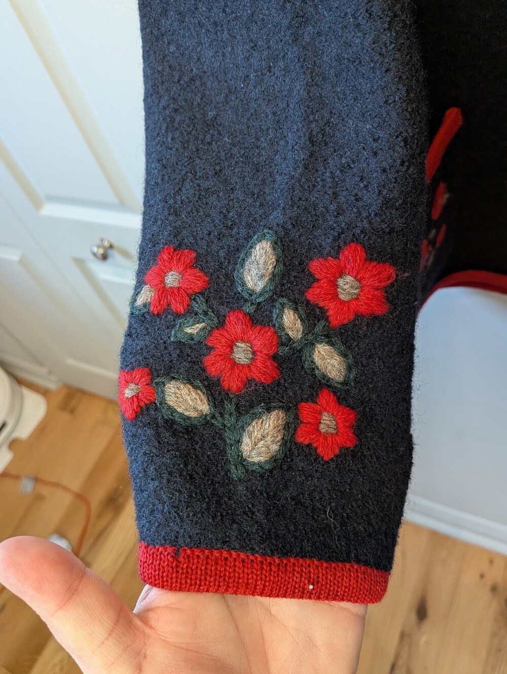 VINTAGE POINT ZERO Cardigan Women Size Large 100% Wool Granny Style Floral - Picture 5 of 9